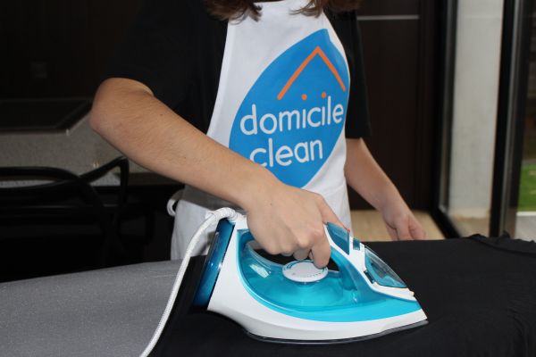 Fini la corvée de repassage : Domicile Clean Vannes prend le relais !